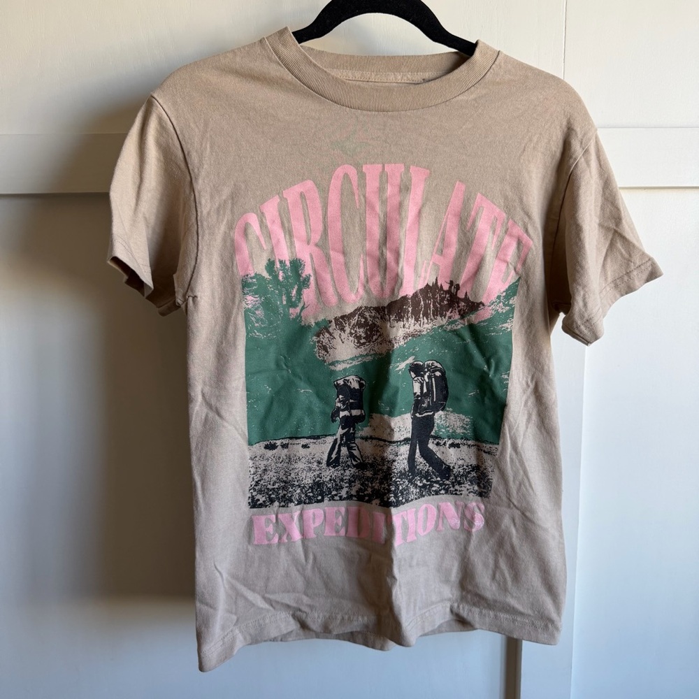 Circulate Expeditions Graphic Tee Hiking Tan Sz S